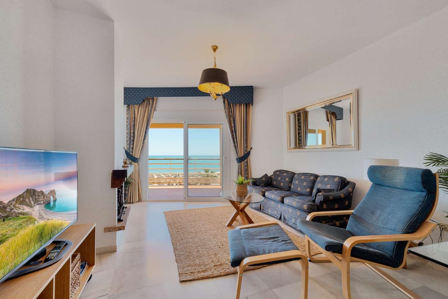 Spacious apartment front-line beach in Torreblanca