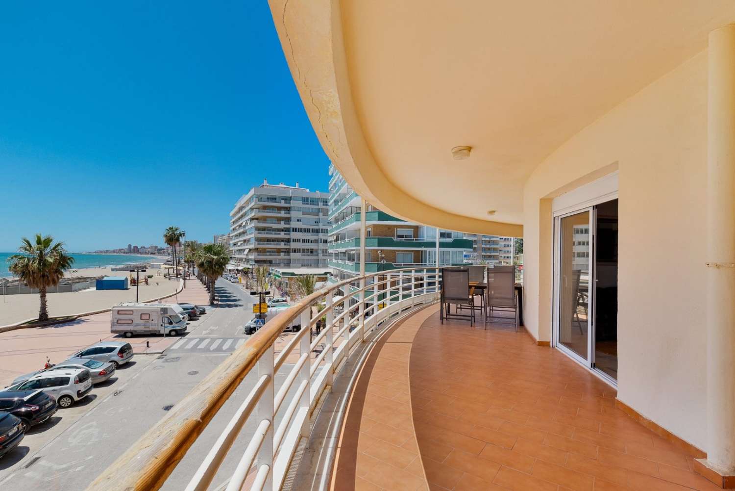 Spacious apartment front-line beach in Torreblanca