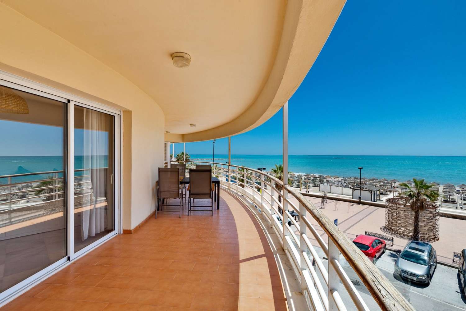 Spacious apartment front-line beach in Torreblanca