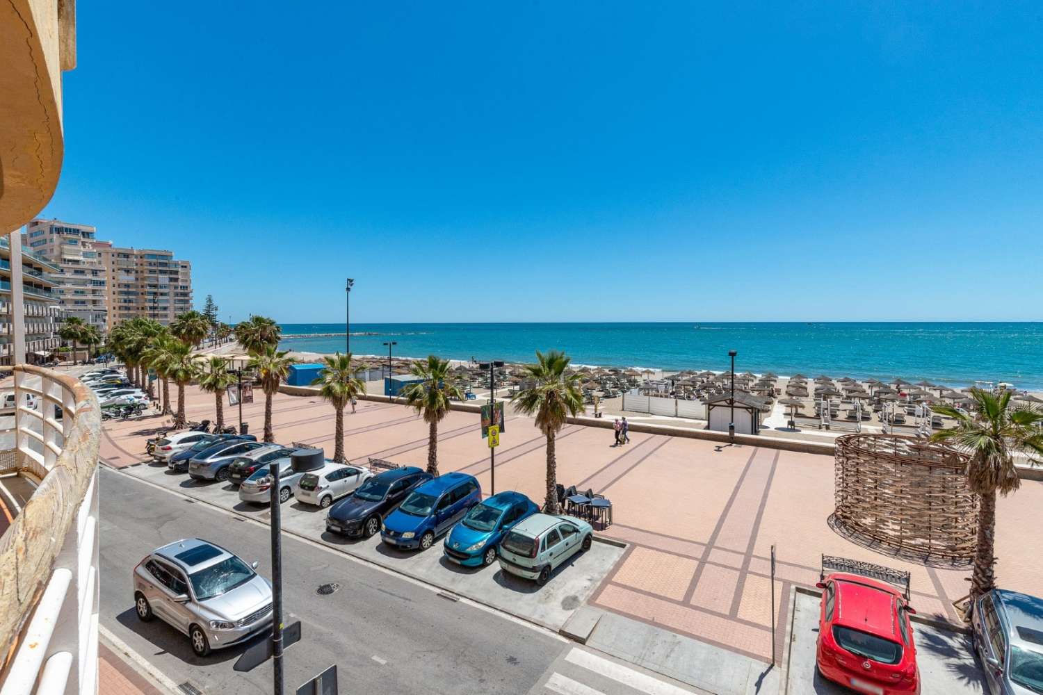 Rymlig lägenhet på strandpromenaden i Torreblanca