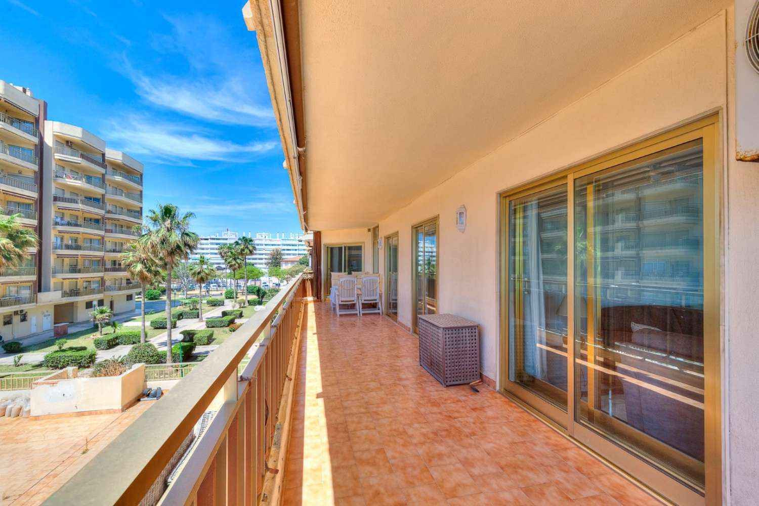 Front-line corner apartment in the western part of Fuengirola