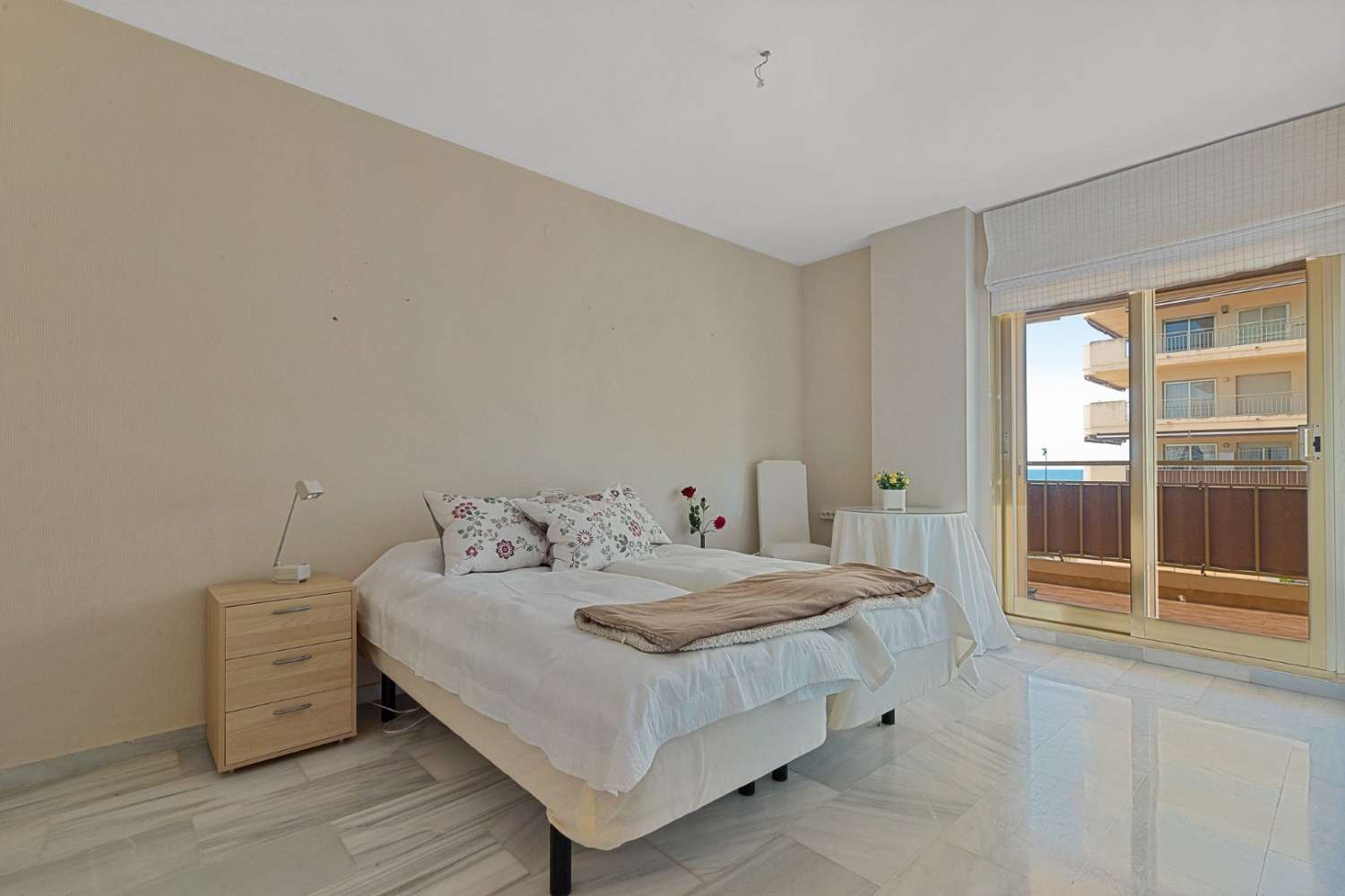 Front-line corner apartment in the western part of Fuengirola