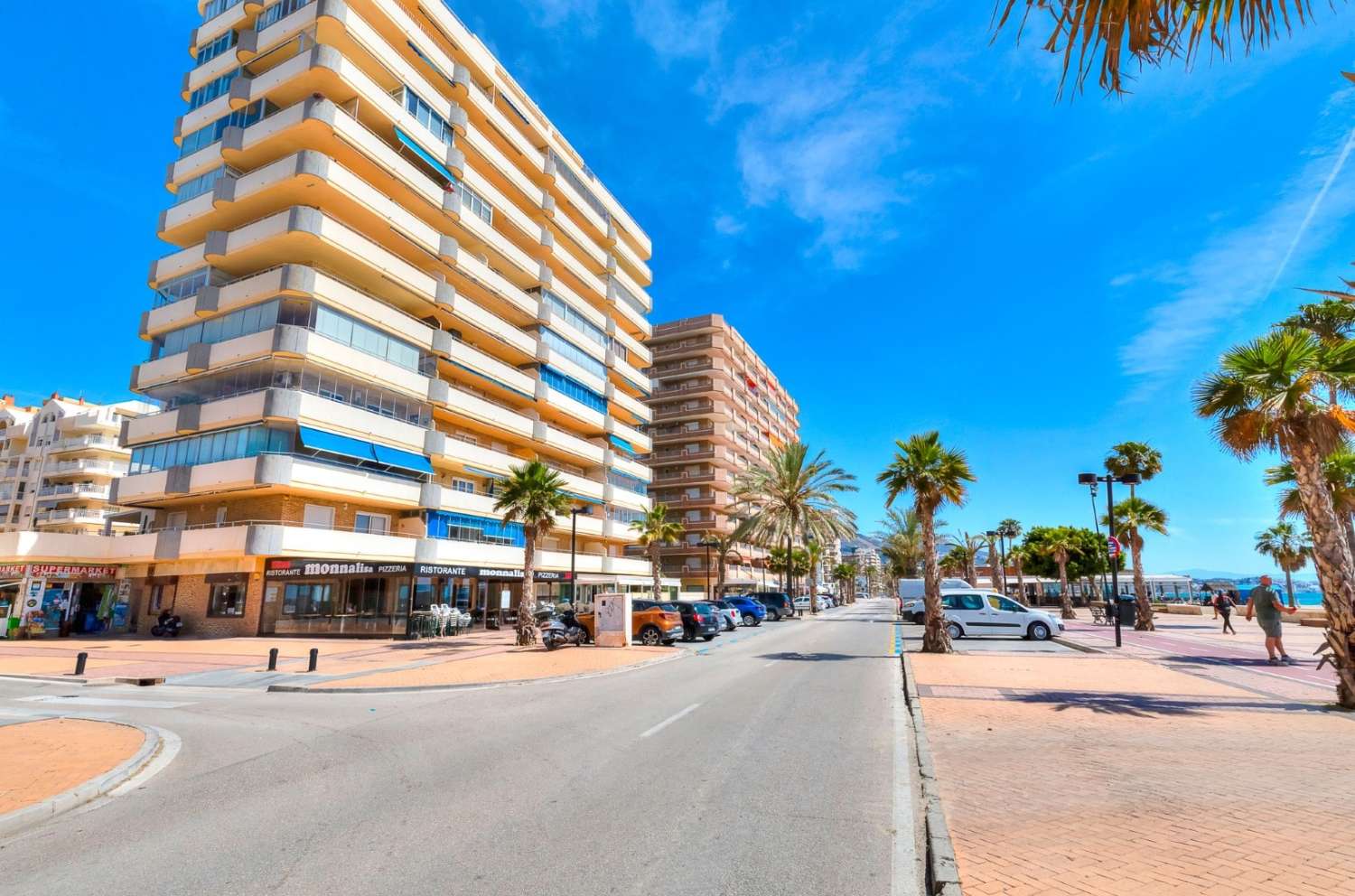 Front-line apartment in Los Boliches