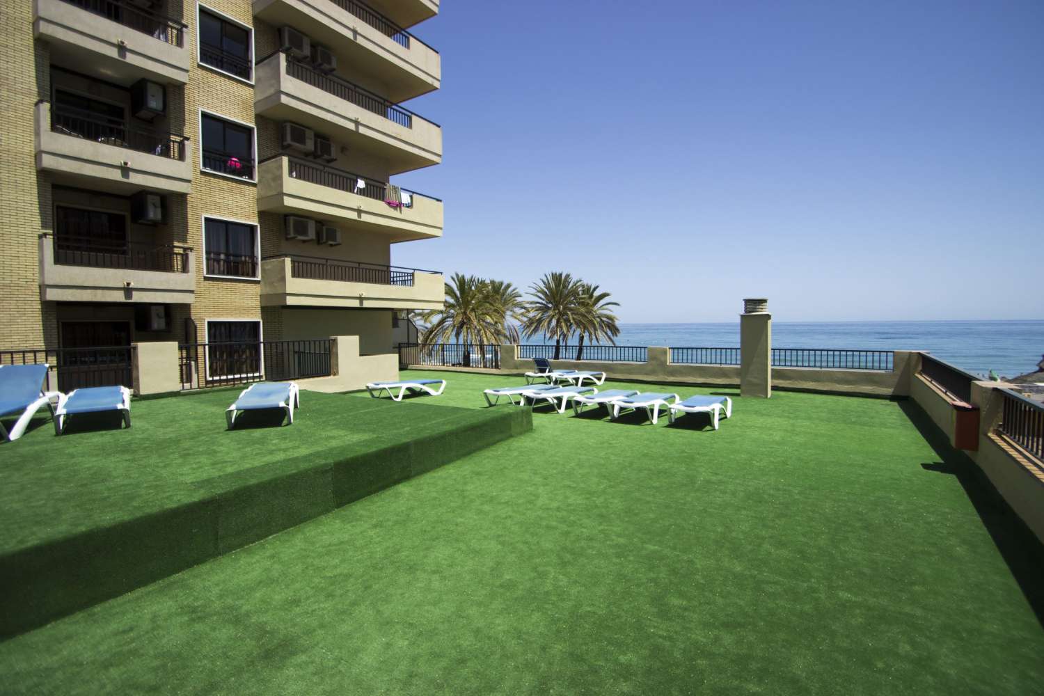 Apartment on the Paseo Marítimo de Los Boliches, with fabulous sea views, pool and garage