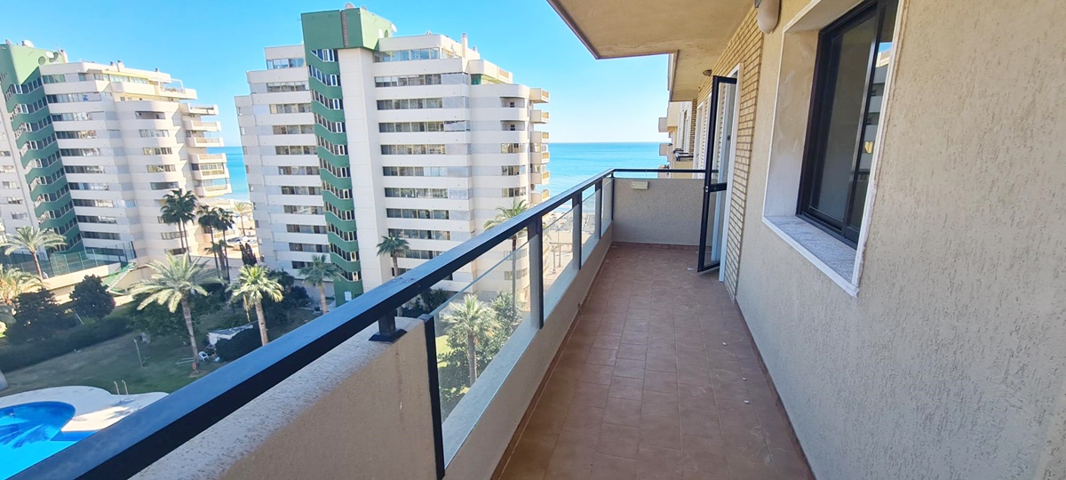 Apartment on the Paseo Marítimo de Los Boliches, with fabulous sea views, pool and garage