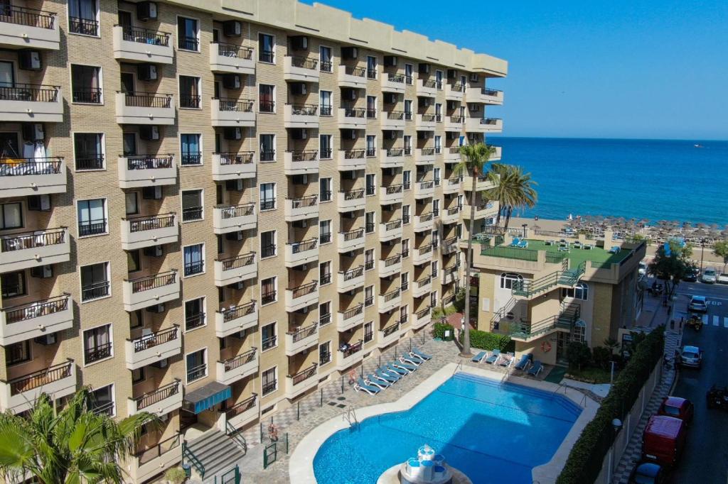 Oportunidad. Apartamentos en 1ª línea de playa con fantásticas vistas al mar, piscina y garaje