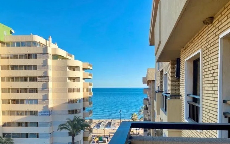 Apartment on the Paseo Marítimo de Los Boliches, with fabulous sea views, pool and garage