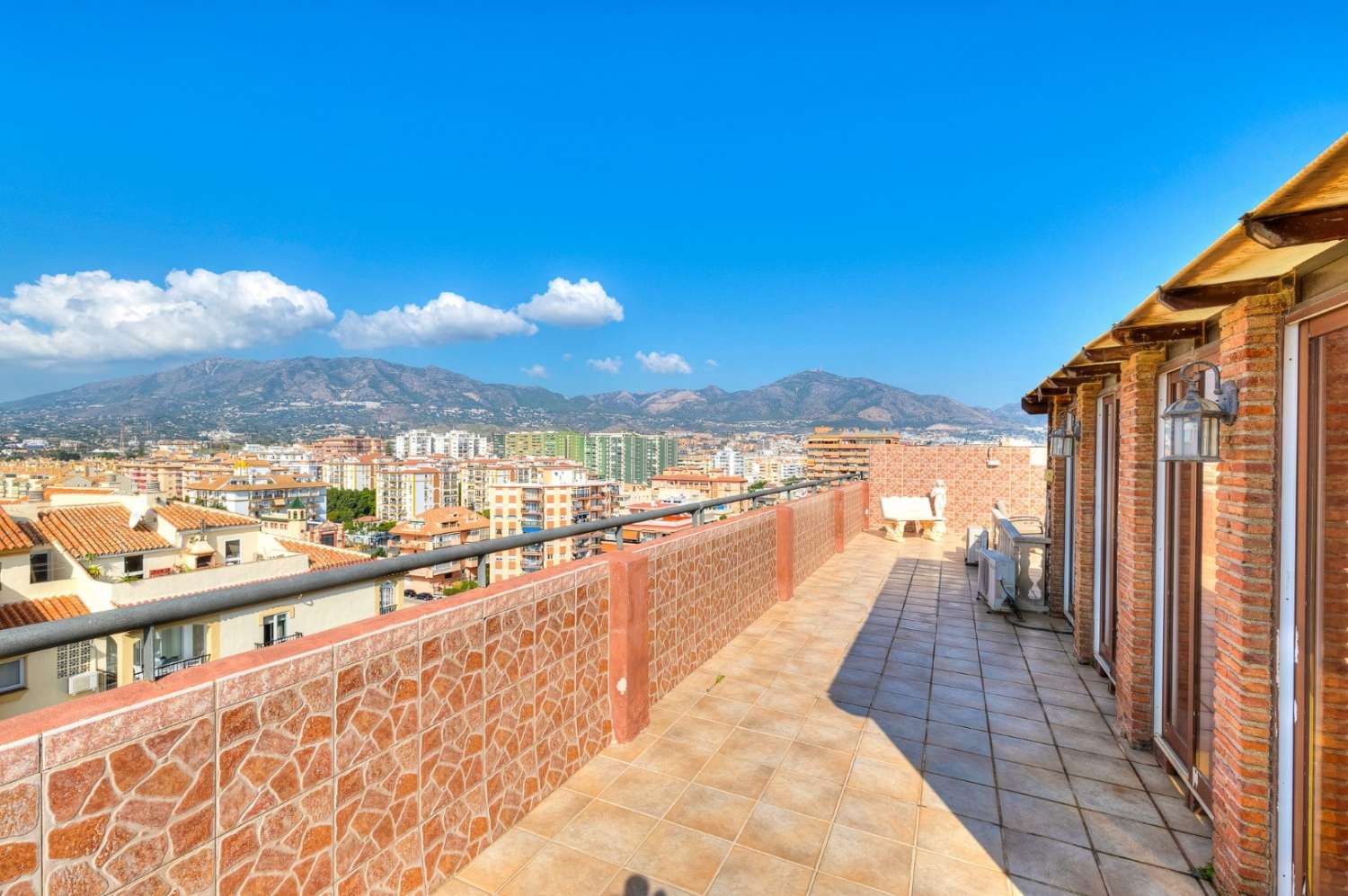 Amplio ático con gran terraza al lado de la playa