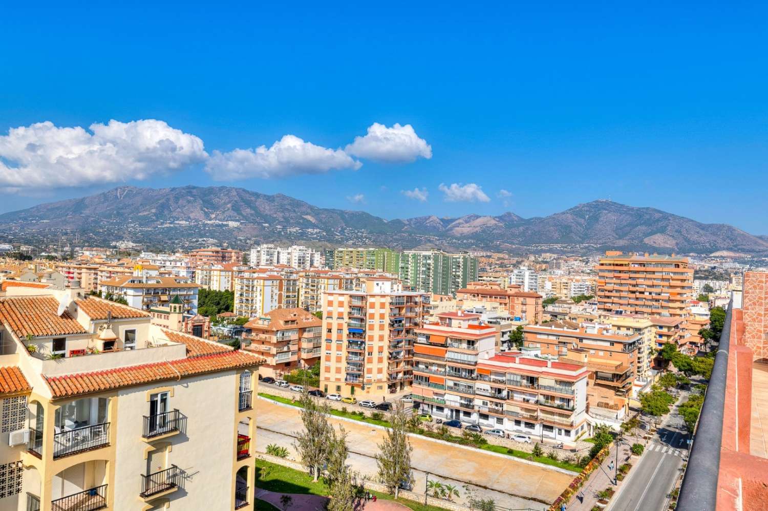 Amplio ático con gran terraza al lado de la playa